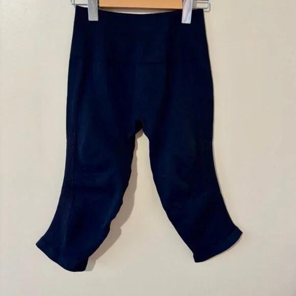 •SOLD•|Lululemon| Flow & Go Black Women's Crop Fitness Tight Legging Sz 6 - Picture 2 of 5